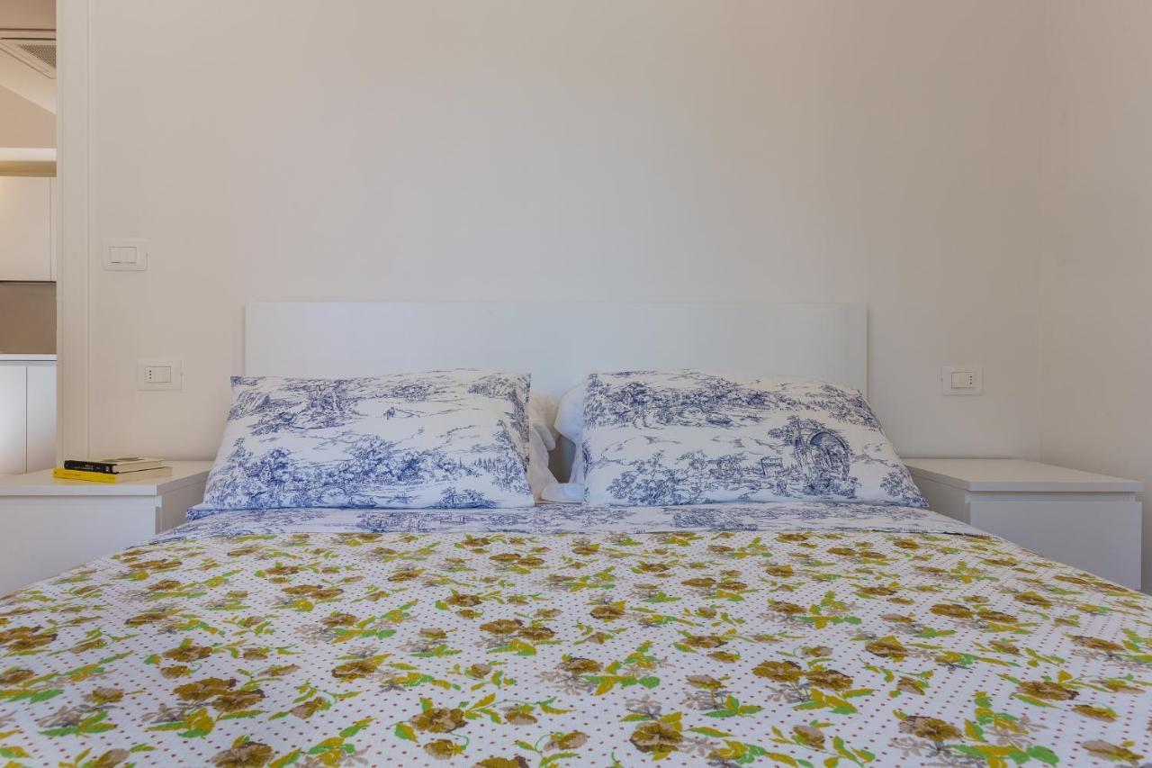 Apartment W/terrace 10 Min Walk From Piazza S.stefano