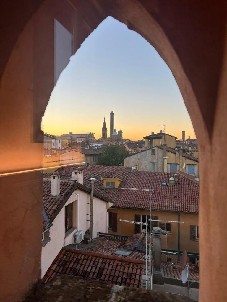Everyday Torre Medioevale * Bologna