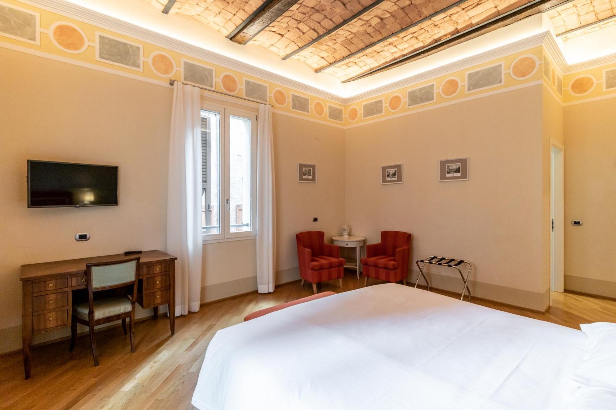 Casa Isolani Luxury Rooms Piazza Maggiore Guest house 2*