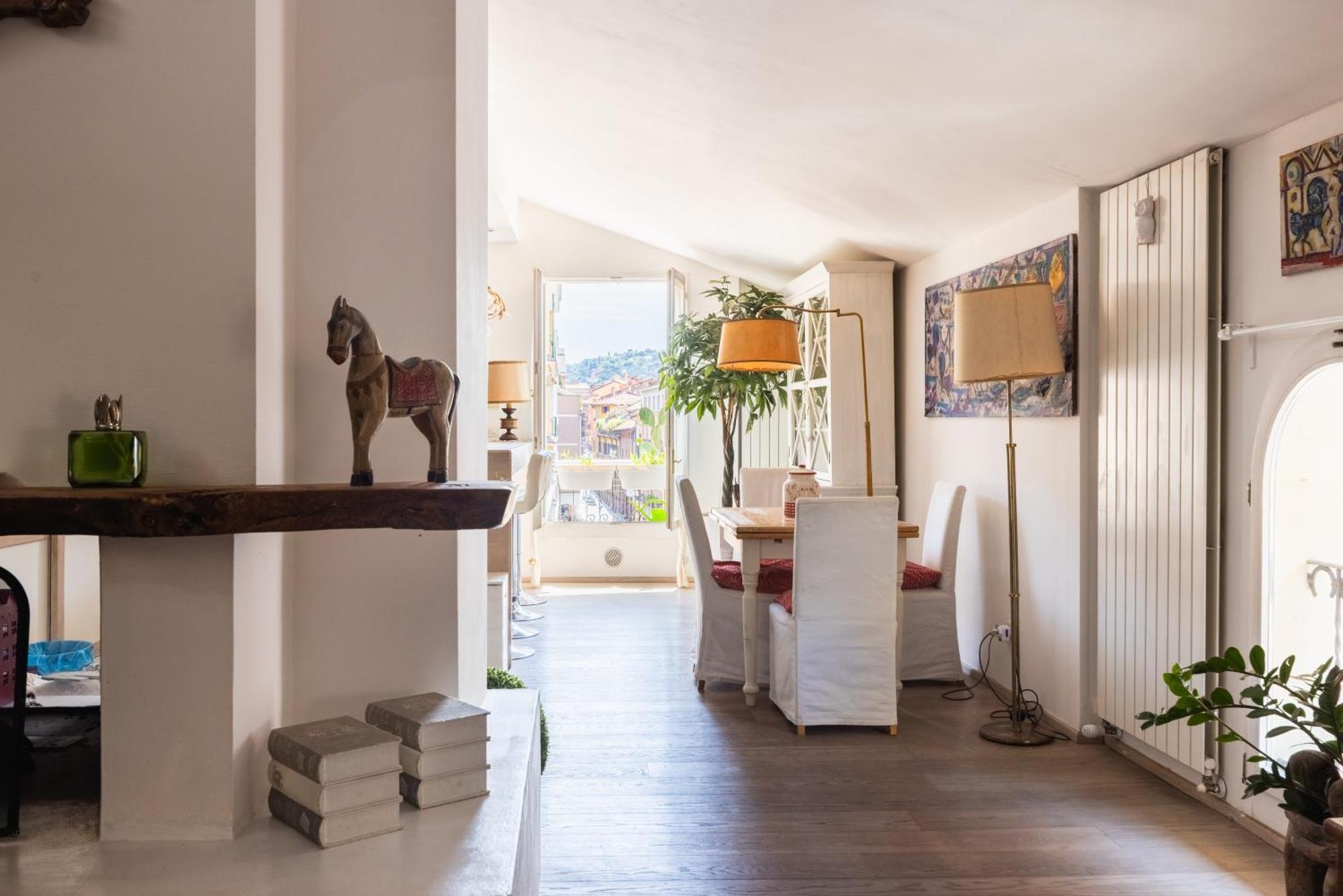La Finestra Apartment