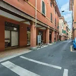 Bologna Modern Apartment Saragozza District