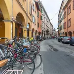 Universita E Centro Storico Mascarella Apartment