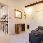 Canonica Home, In The Heart Of The City