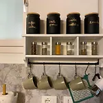 Il Cortile Tra I Portici