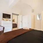 Loungefloor Central Design Apartment