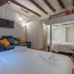 Central Apartment With Private Courtyard!