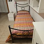 Stanza In Appartamento Privato Zona San Vitale