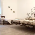 White Guesthouse In Bolognina