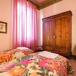 Mercanzia Apartment, Palazzo Storico sotto le Due Torri