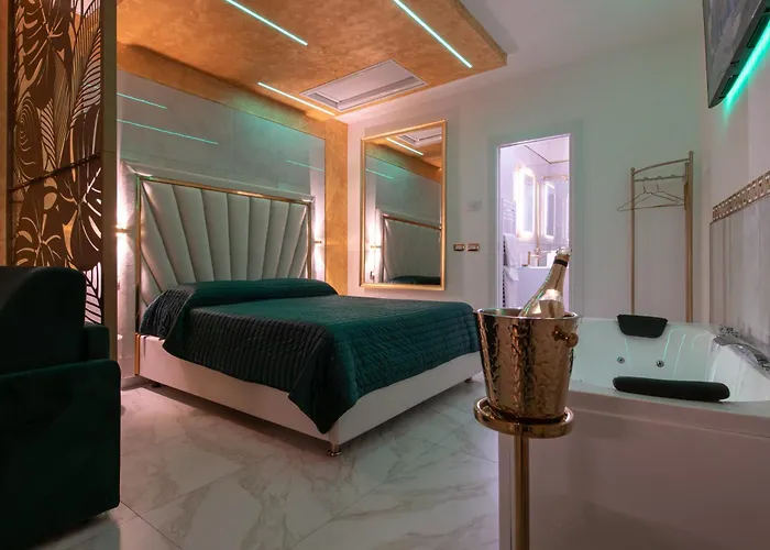 Fashion Apartment Gold Bologna With Jacuzzi & Car Garage