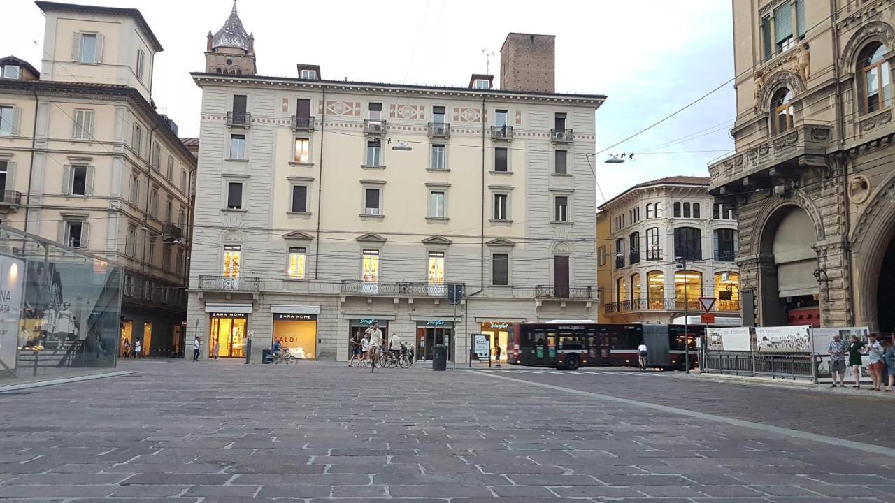 Gran Piazza Maggiore - T&t Communications *
