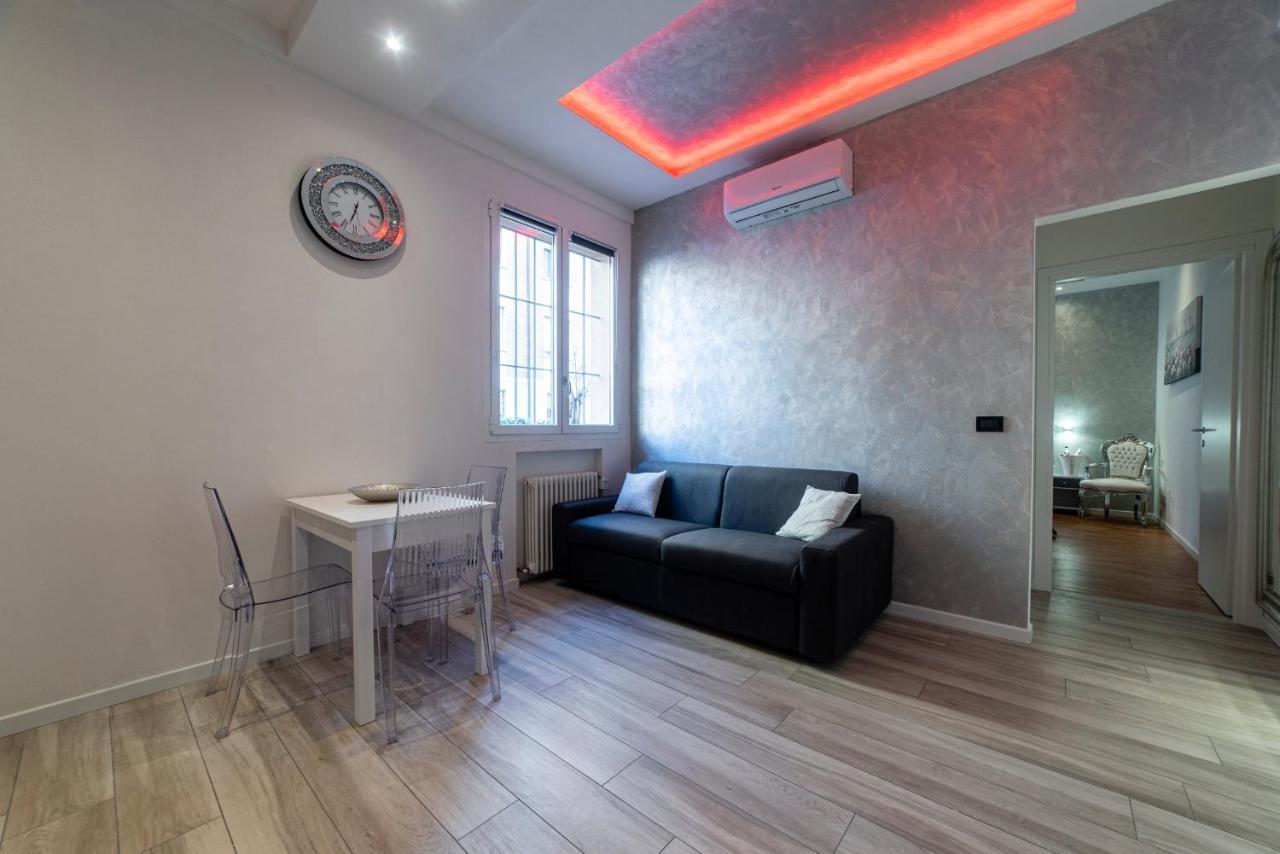 Fashion Silver Apartment *
