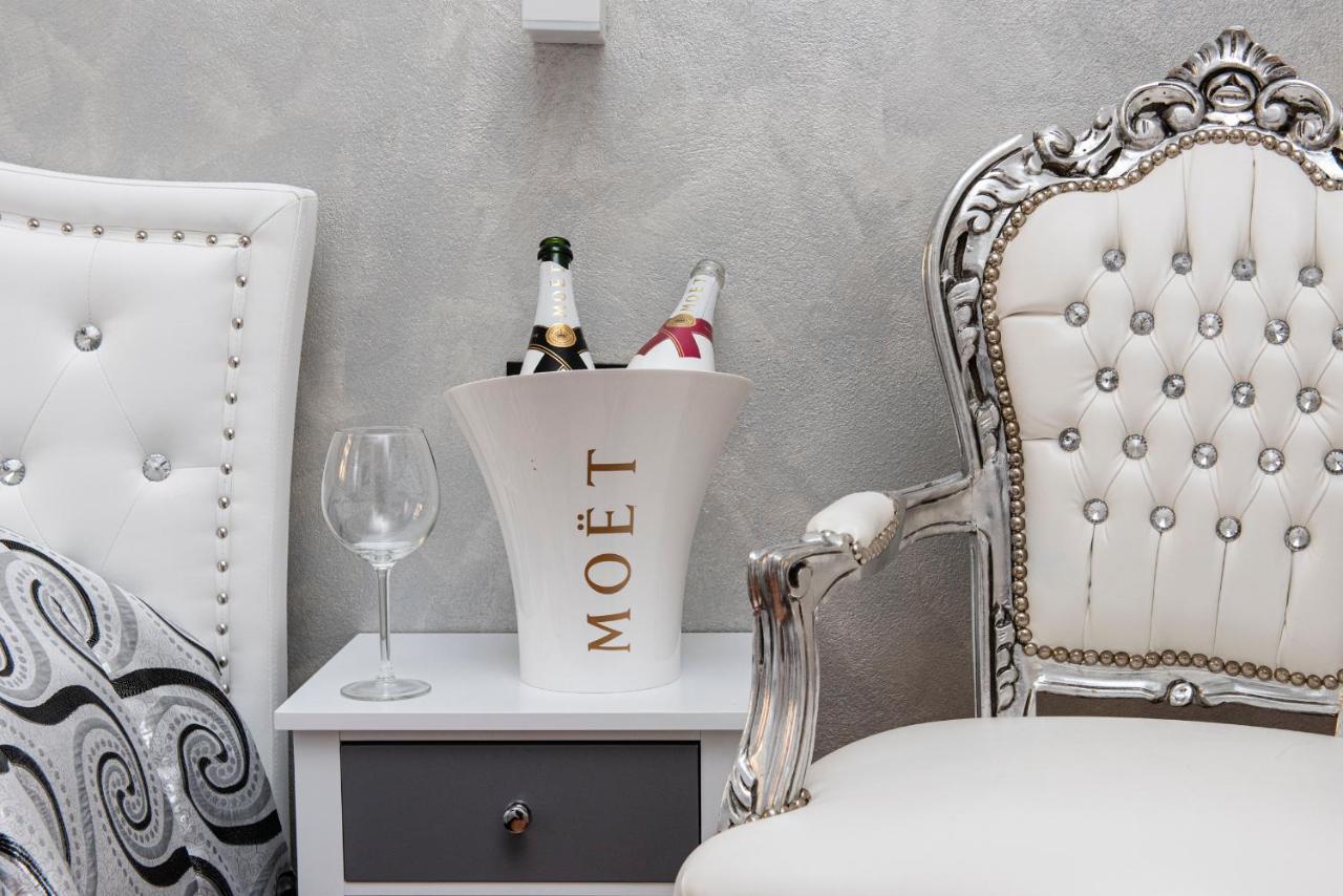 Apartment Fashion Silver