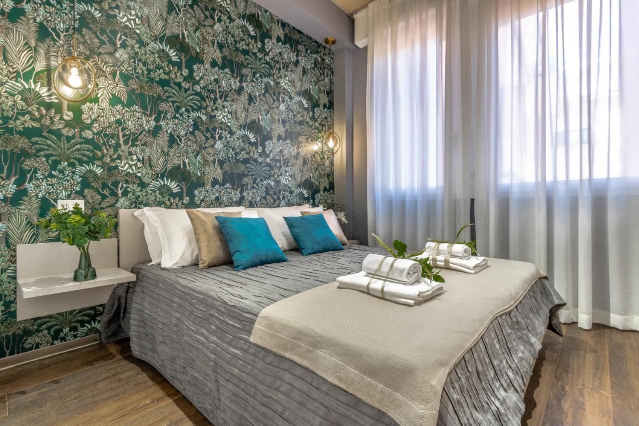 Ugo Bassi Apartment