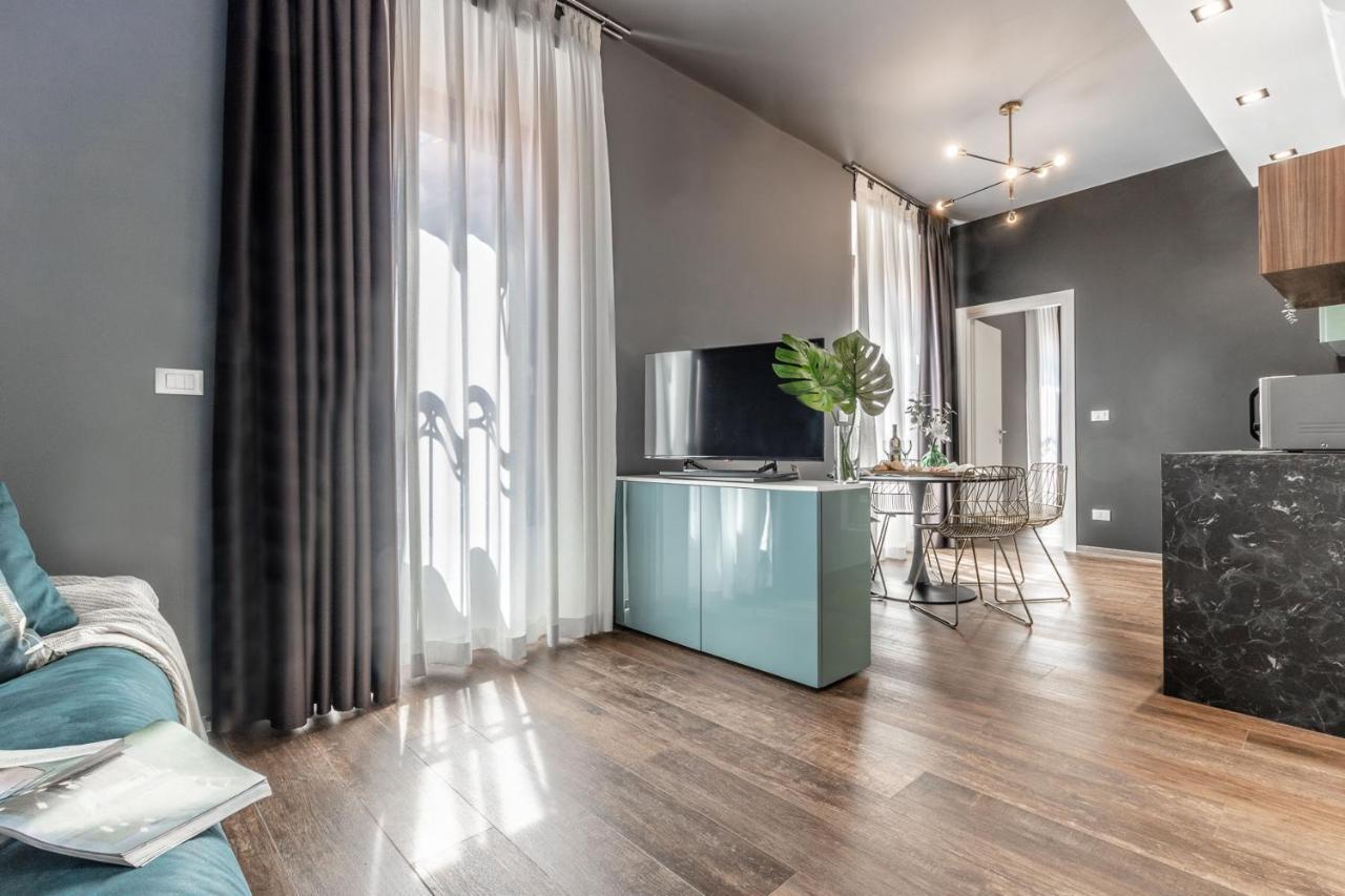 Ugo Bassi Apartment *