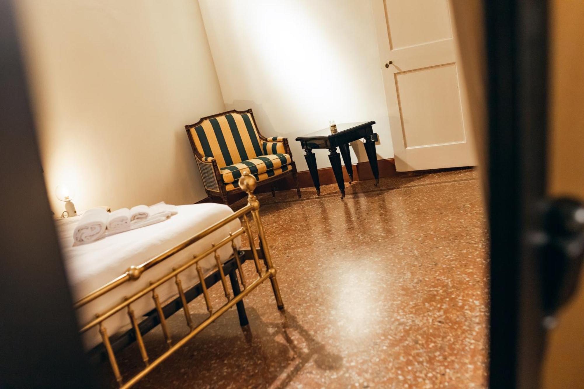 Private Parking Centro Storico: L'affresco Appartement *