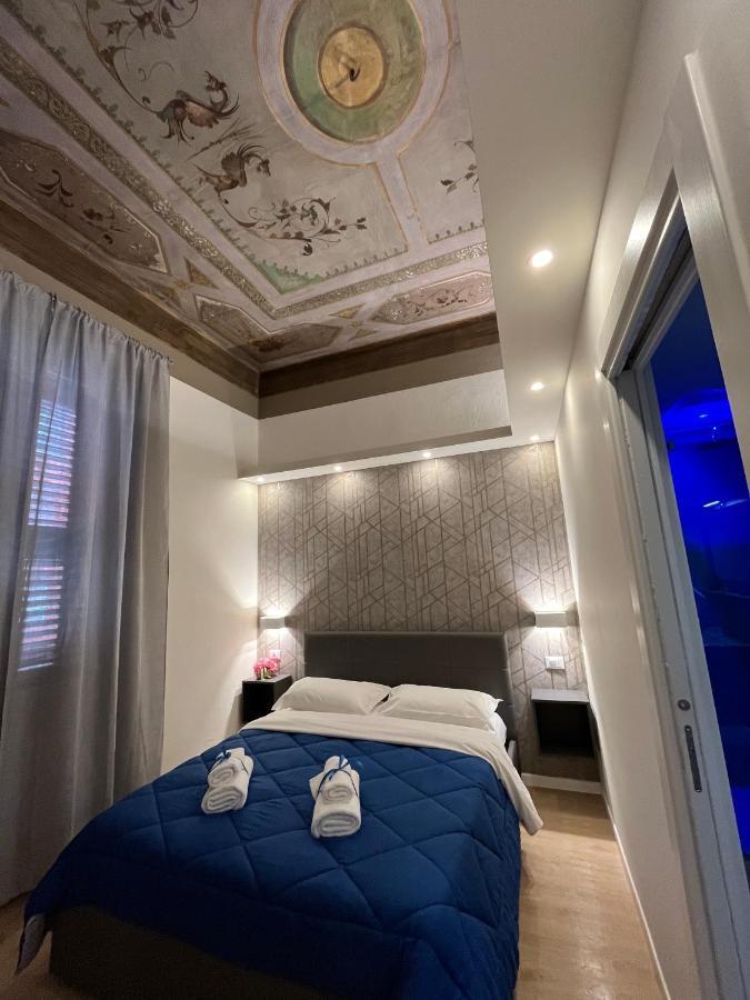 Guest house La Deluxe & *