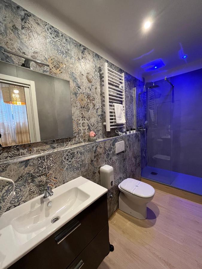 Guest house La Deluxe & *