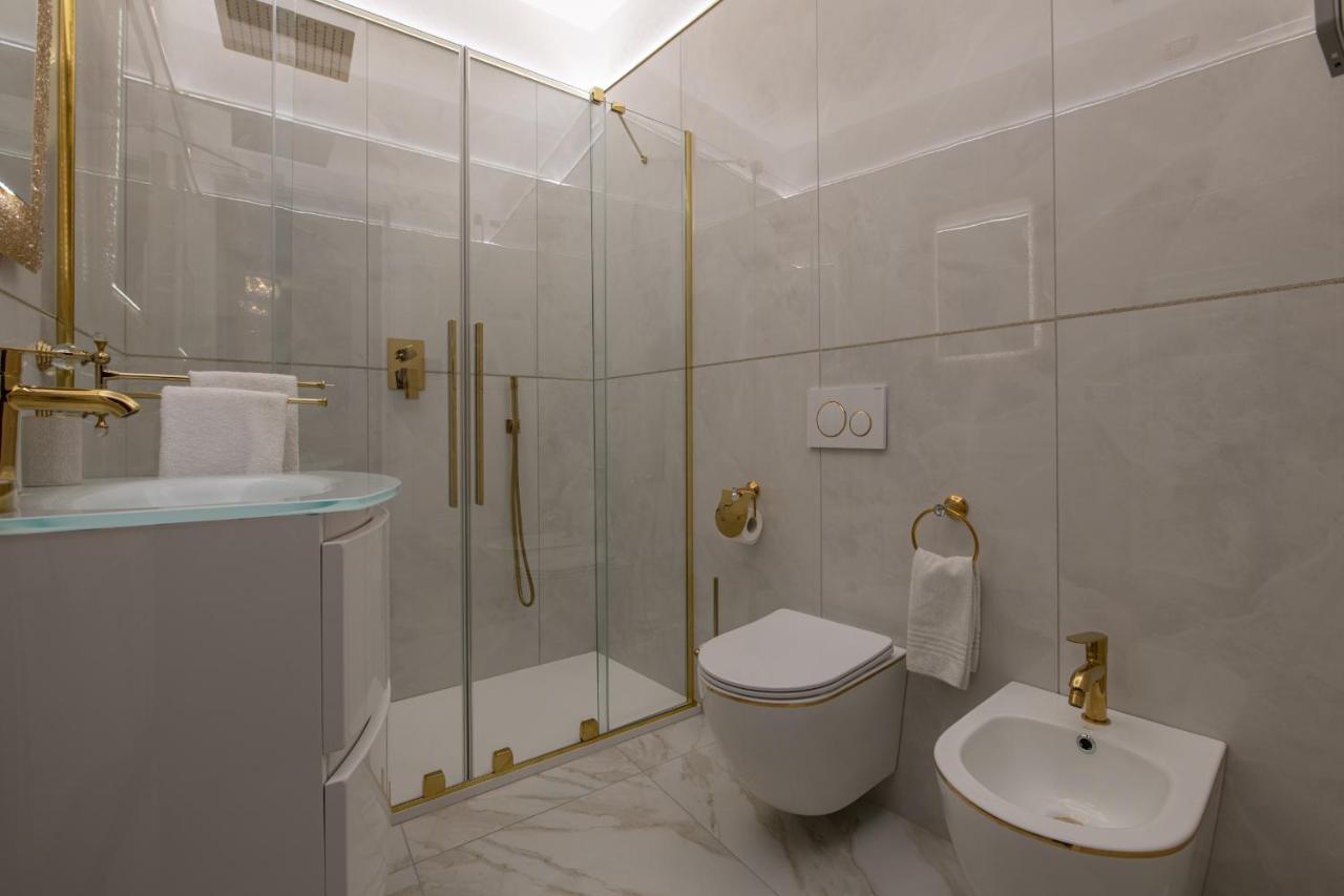 Apartamento Fashion Gold With Jacuzzi & Car Garage Bolonha
