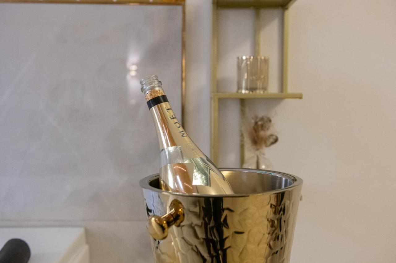 Fashion Gold With Jacuzzi & Car Garage Apartamento Bolonha