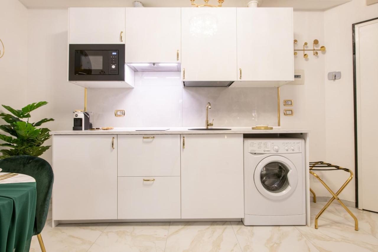 Fashion Gold With Jacuzzi & Car Garage *