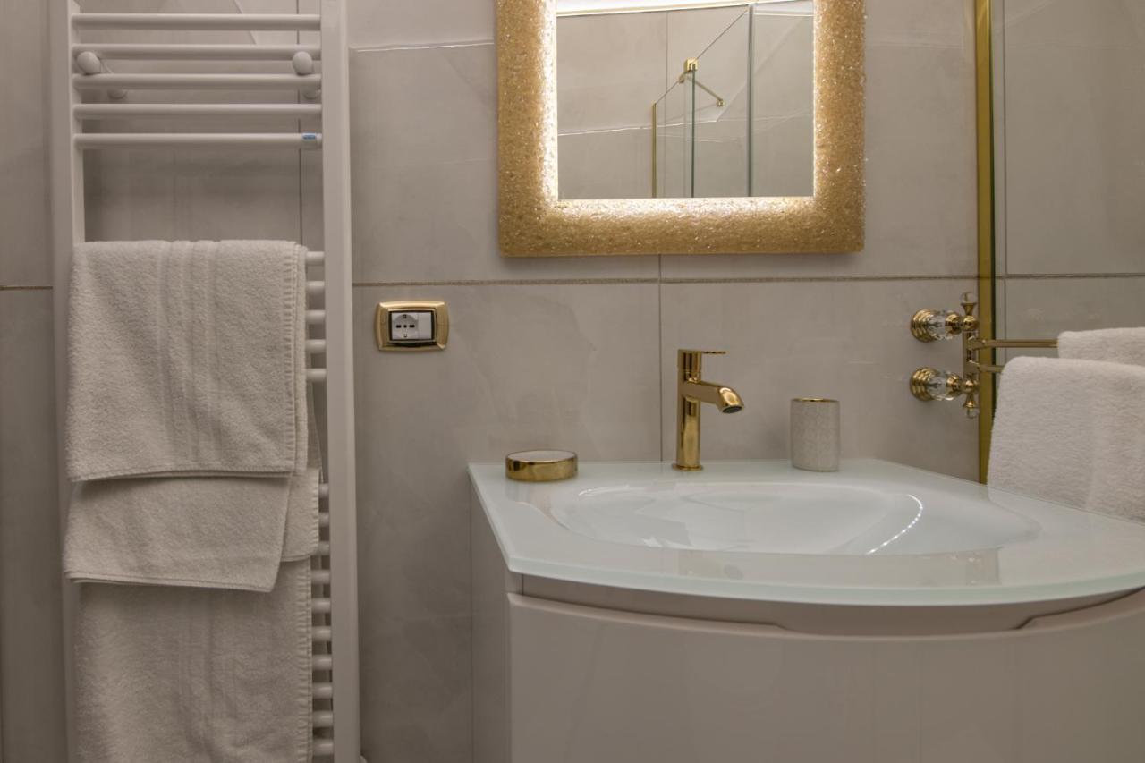 Apartamento Fashion Gold With Jacuzzi & Car Garage Bolonha