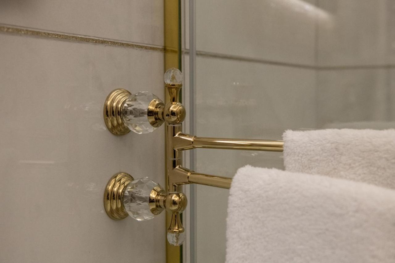 Fashion Gold With Jacuzzi & Car Garage Apartamento