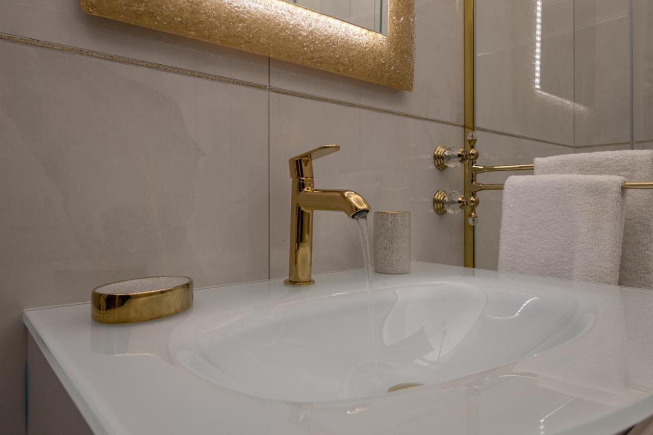 Fashion Gold With Jacuzzi & Car Garage Bolonha