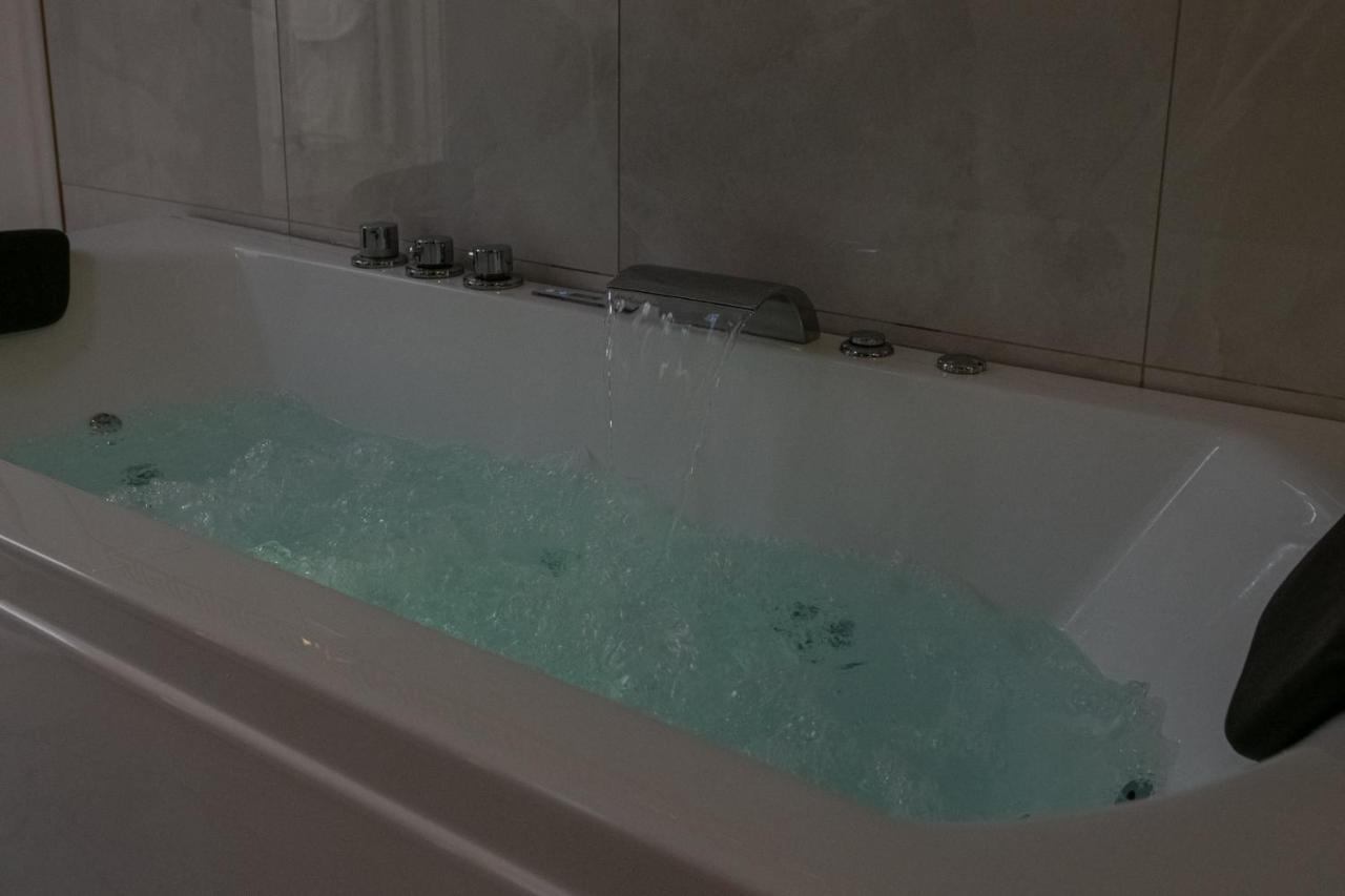 Fashion Gold With Jacuzzi & Car Garage Apartamento *