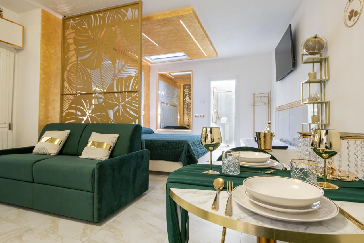 Fashion Gold With Jacuzzi & Car Garage *
