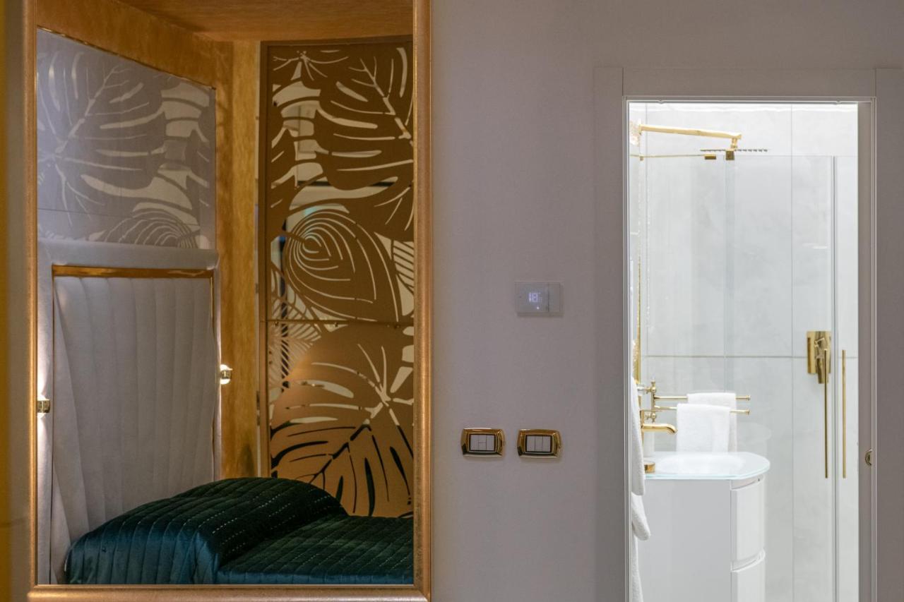 Fashion Gold With Jacuzzi & Car Garage *