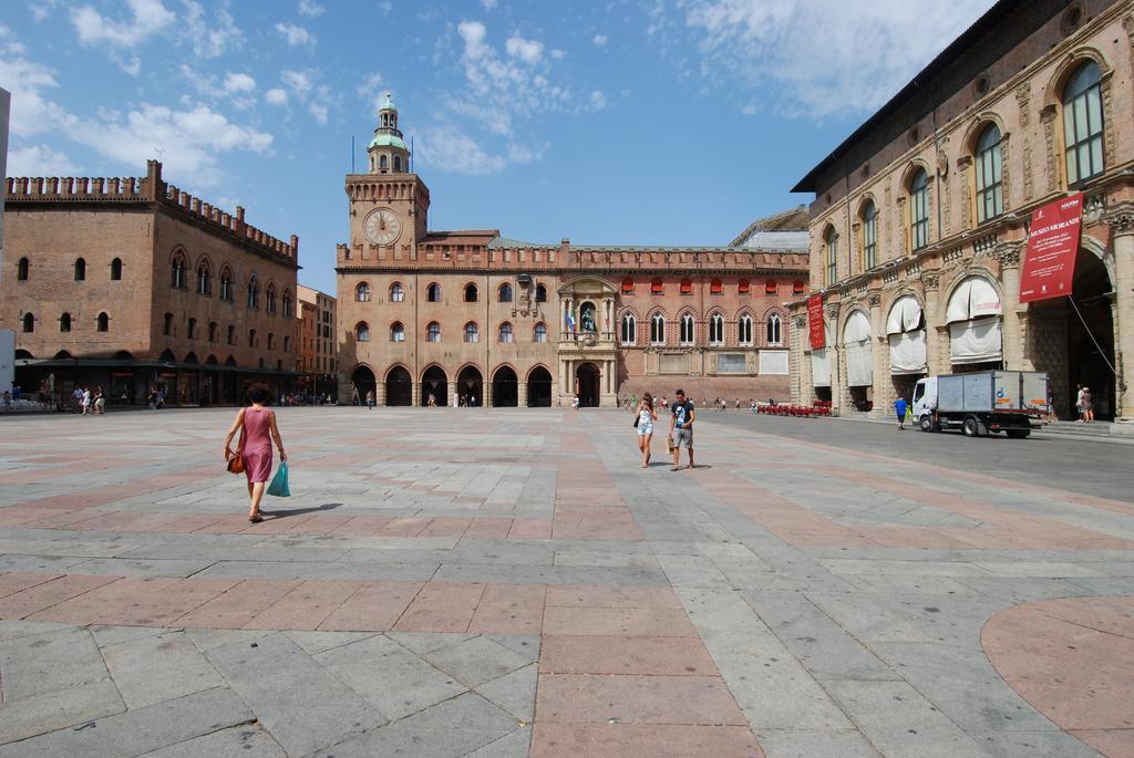 Ur-nest Piazza Maggiore Bologna
