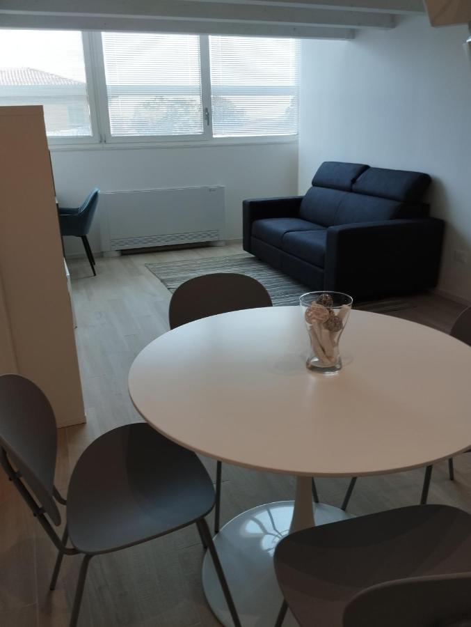 Llhome Elegante Monolocale Ristrutturato Con Posto Auto Coperto Apartamento Bolonha