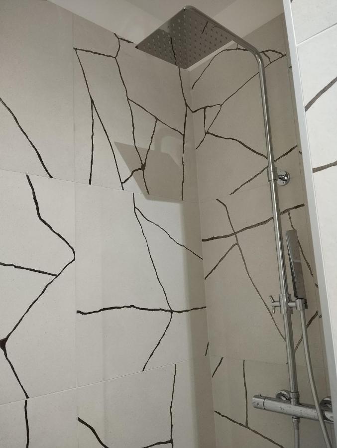 Llhome Elegante Monolocale Ristrutturato Con Posto Auto Coperto * Bolonha