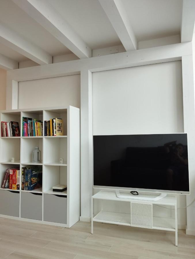 Llhome Elegante Monolocale Ristrutturato Con Posto Auto Coperto Apartamento Bolonha