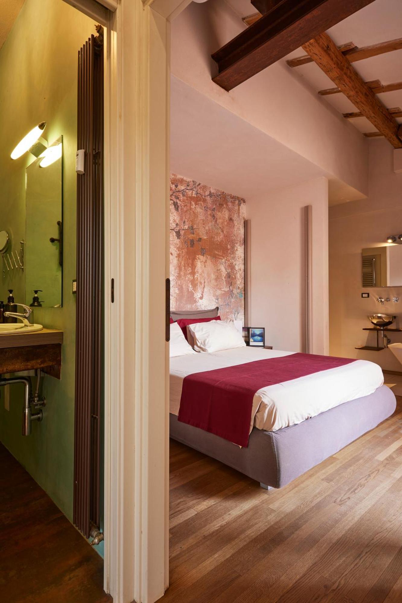 Bright And Peaceful In Historic Palazzo Bologna