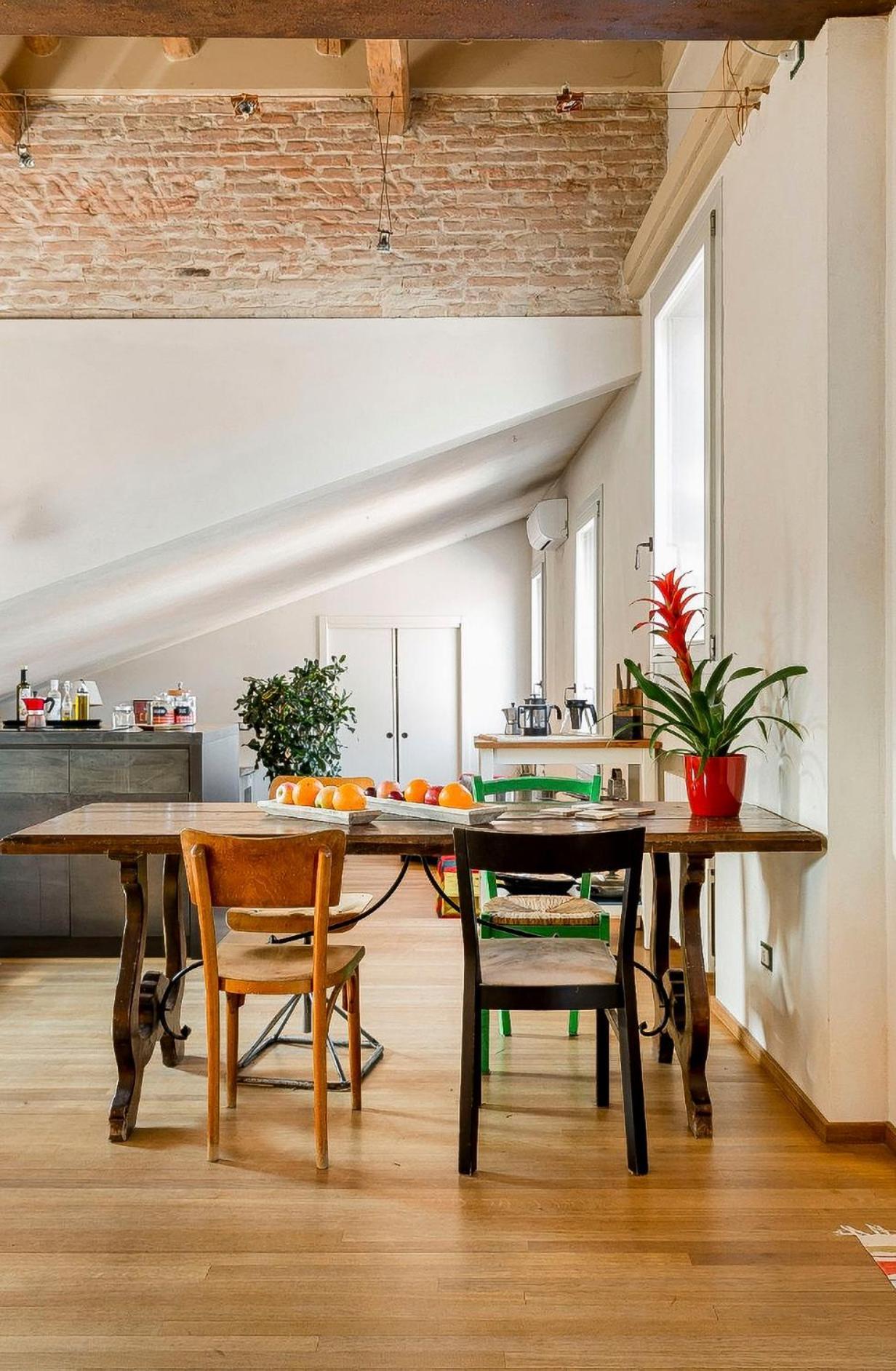 Bright And Peaceful In Historic Palazzo Apartment