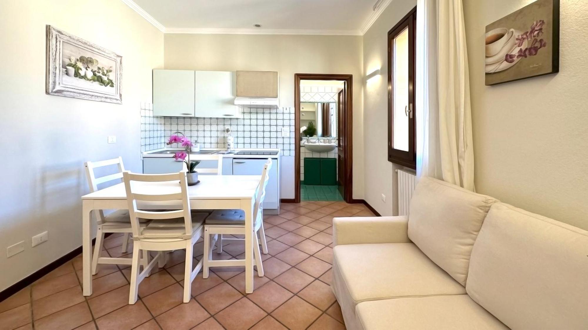 Int 11 - Elisa Apartment