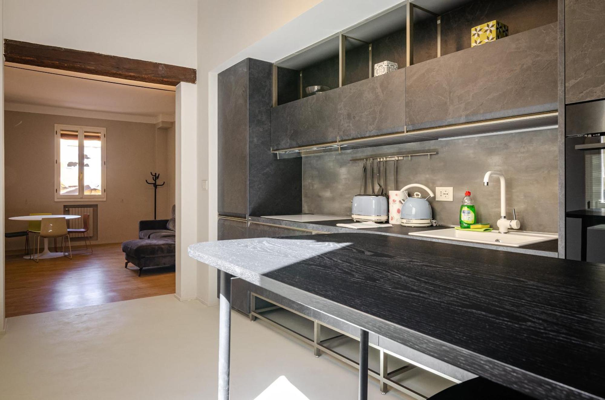 Luxury 2bed In Location Apartment