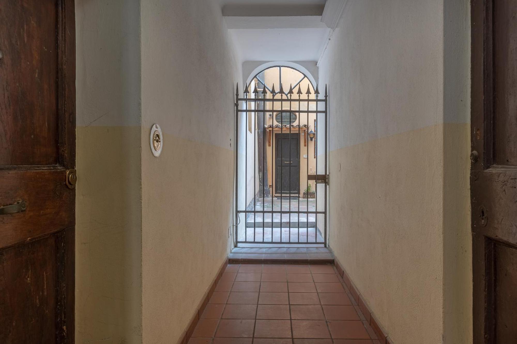 Apartment With Private Courtyard! Bologna