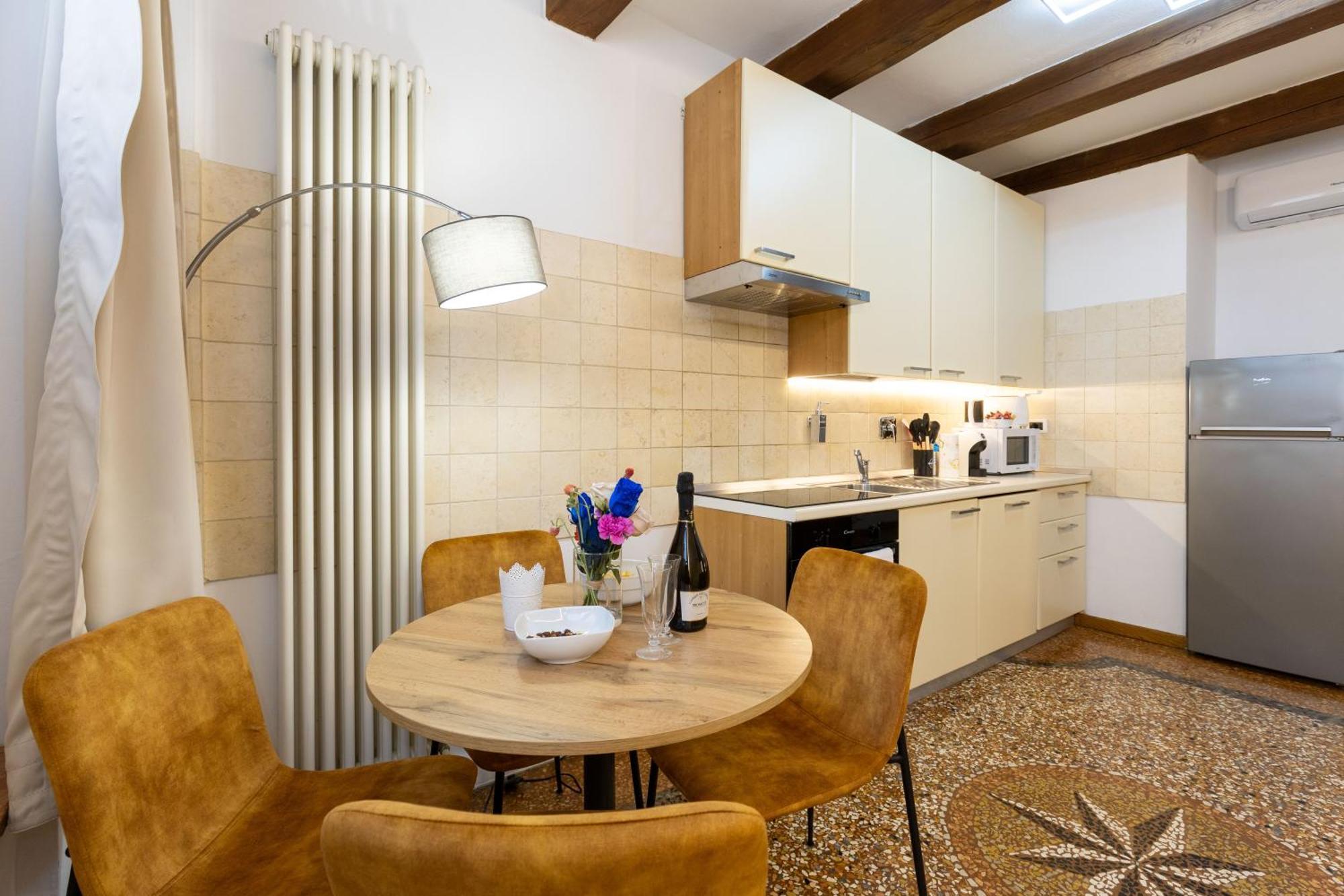 Apartment Frassinago Deluxe Suites-bolognarooms
