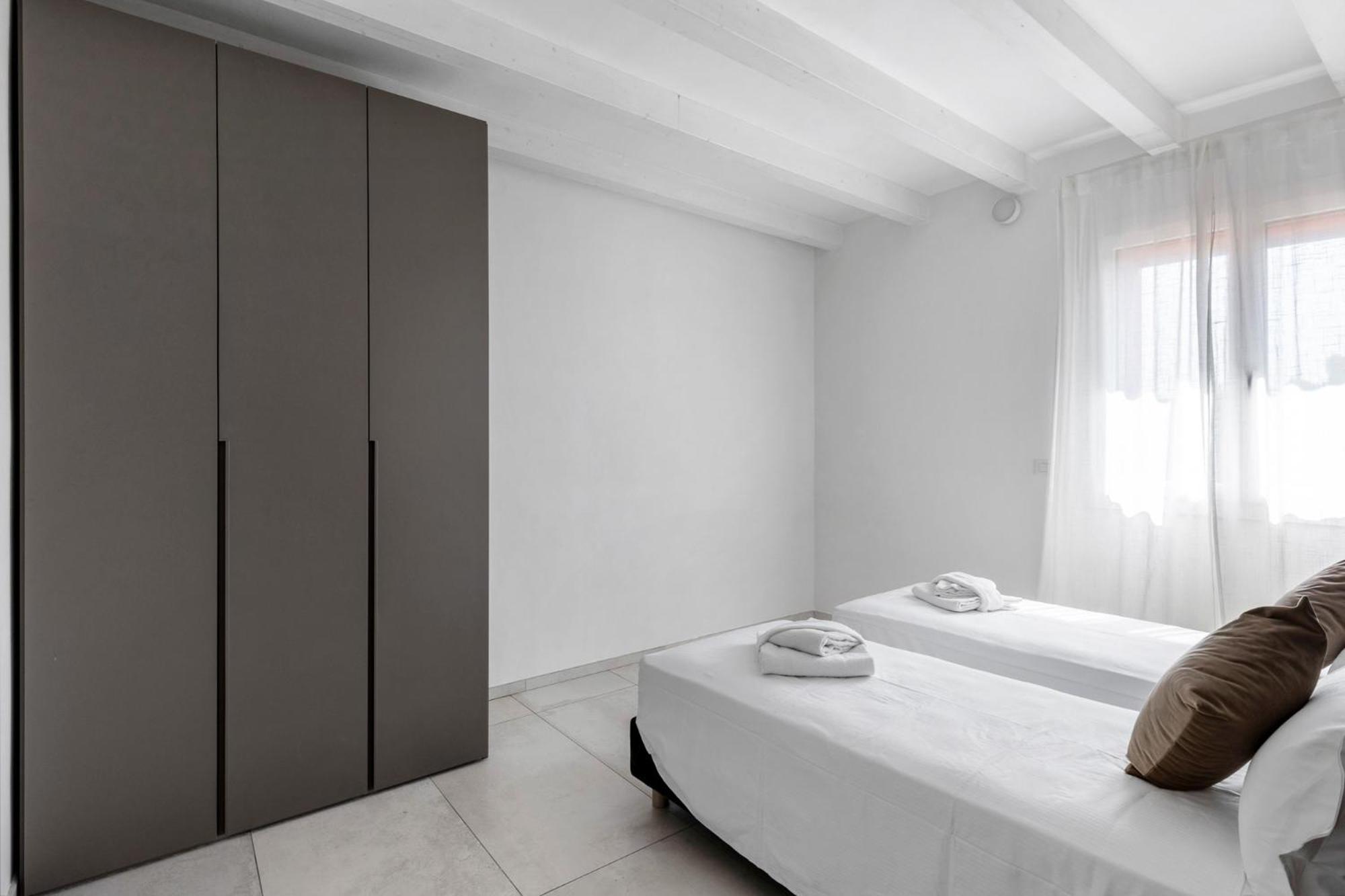 Le Dodici Porte - De Maria 7 By District *