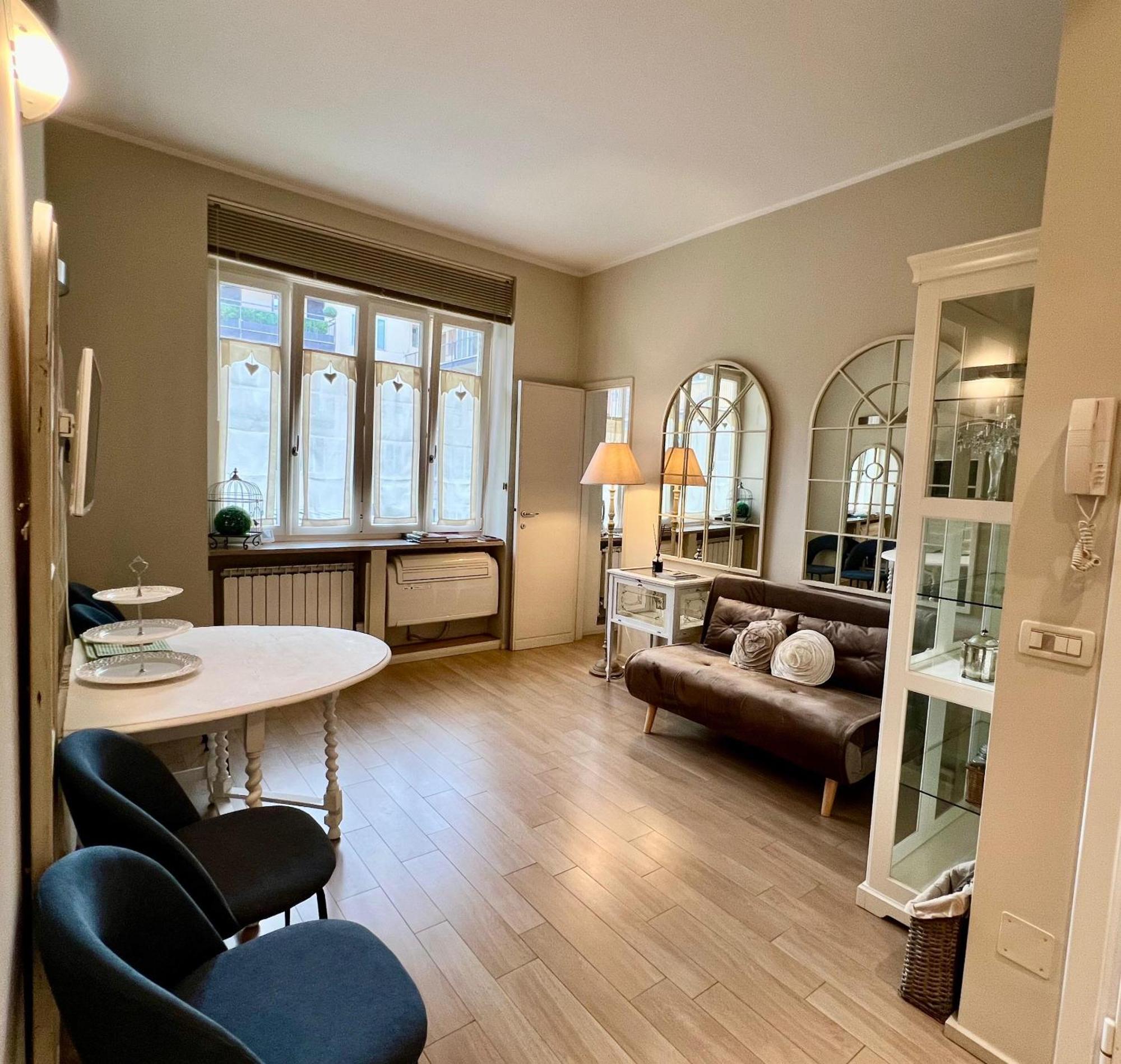Chic Nest @galleriacavour Vakantiehuis Bologna