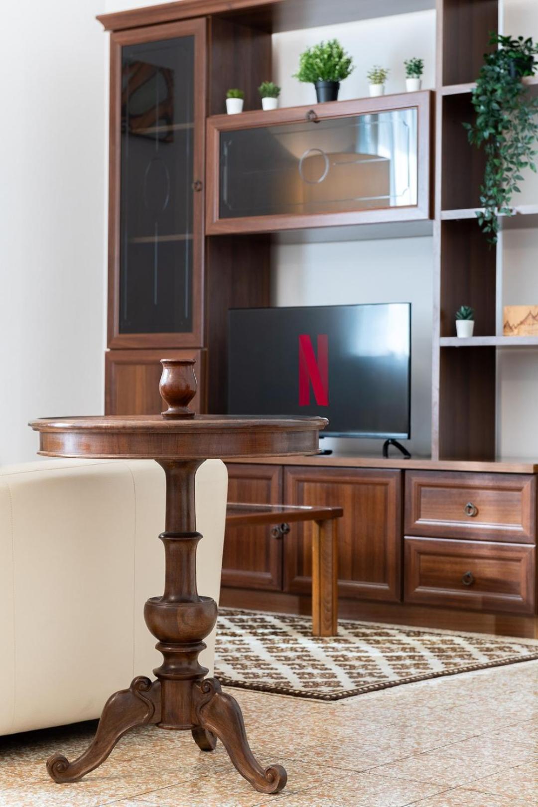 Private Parking 3bd Near Piazza Carducci *