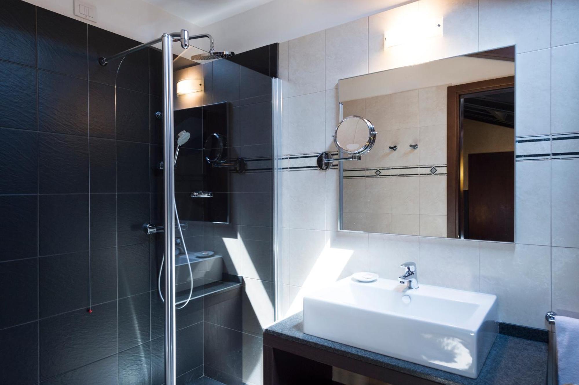 Hotel Phi 4*