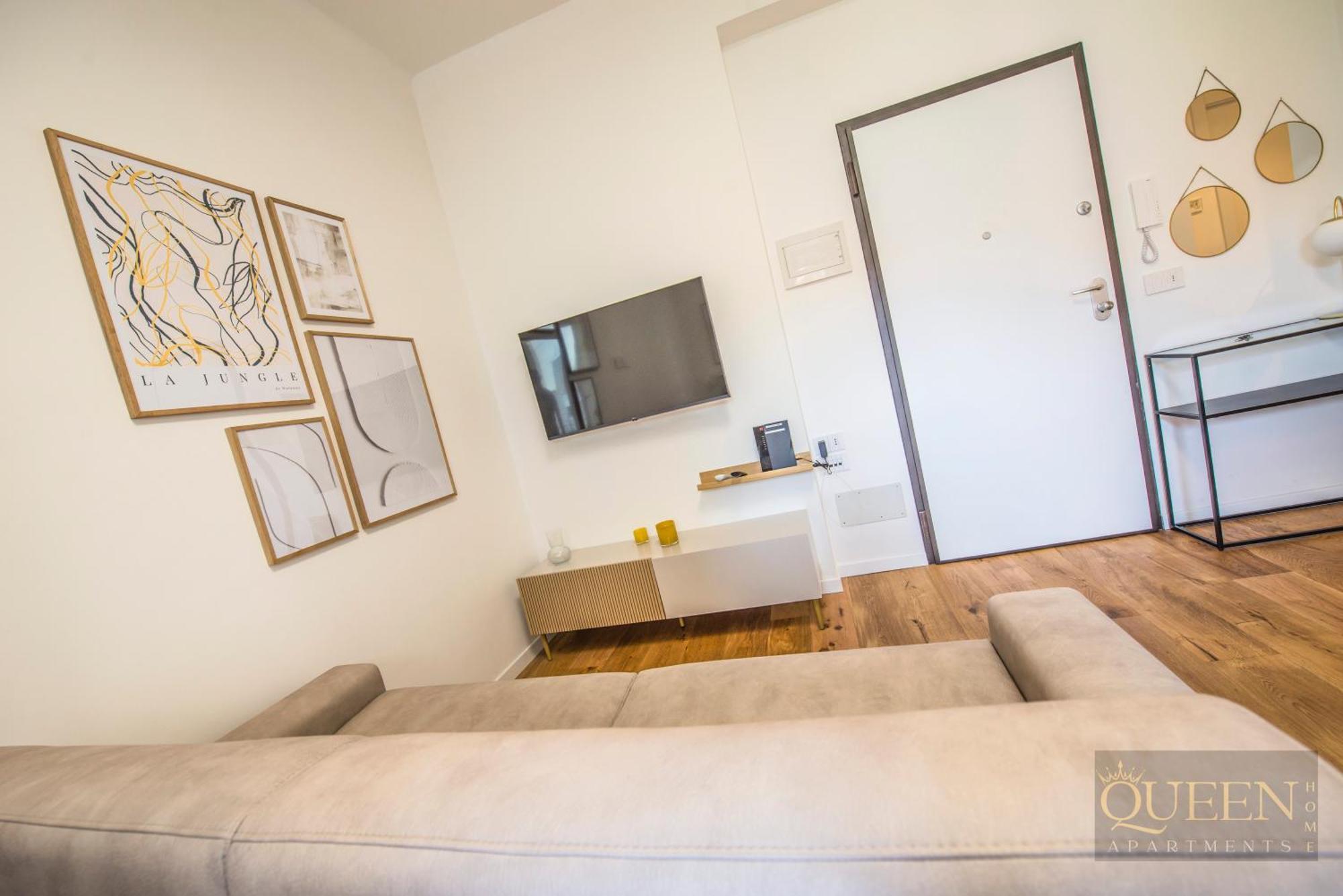 Queen Silvia Apartment