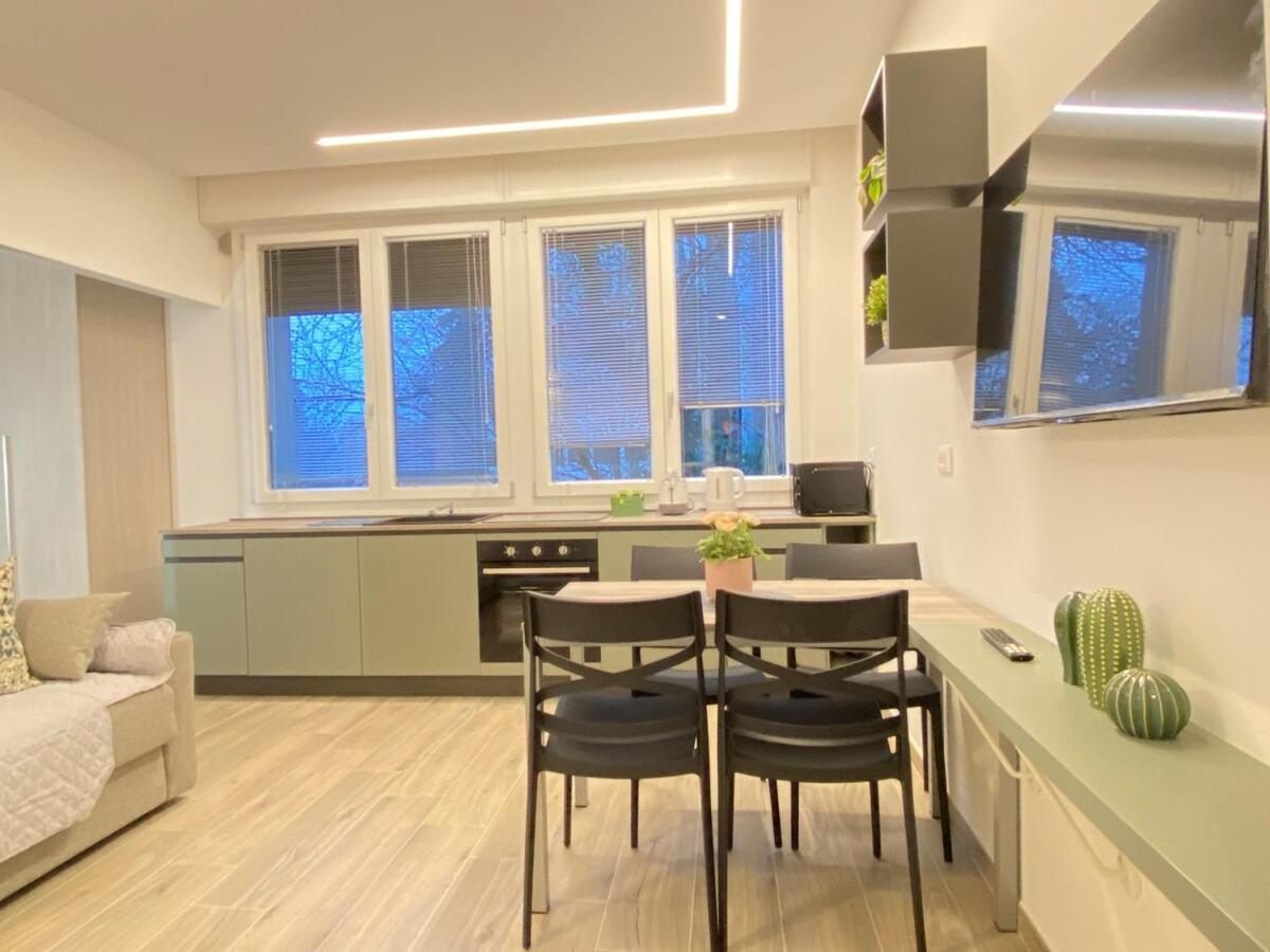 Emilia 5 Apartment