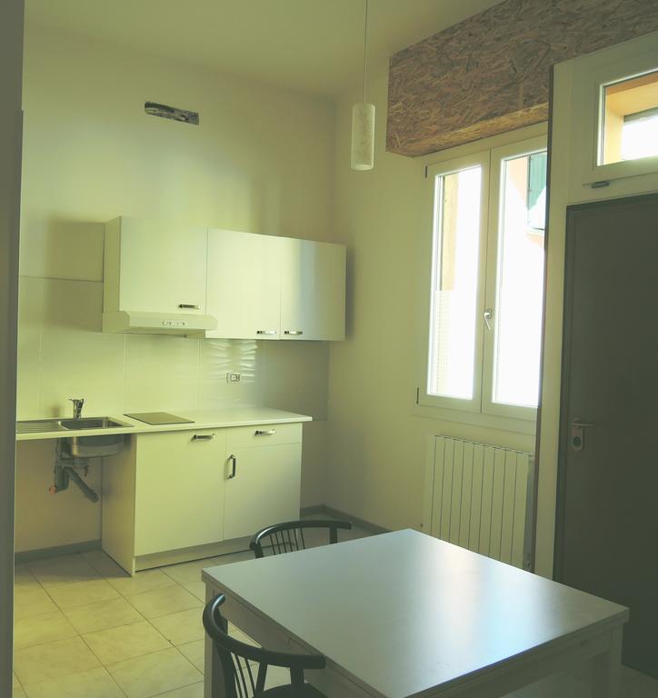 White In Bolognina Apartment *