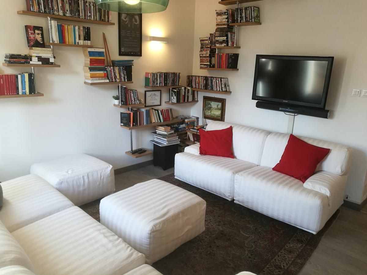 Piazza San Martino Apartment *