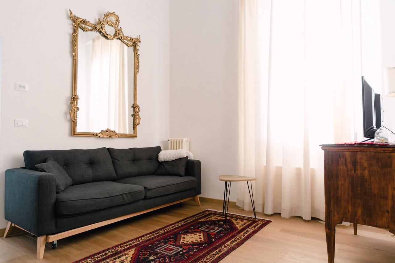 Grande, Moderno In Edificio Storico Apartment